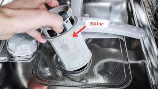 5 bước vệ sinh bộ lọc của máy rửa bát