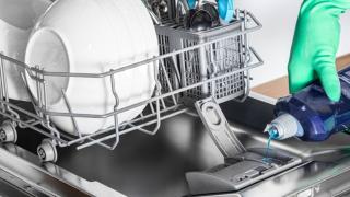 Có thể dùng nước rửa bát thông thường cho máy rửa bát không?