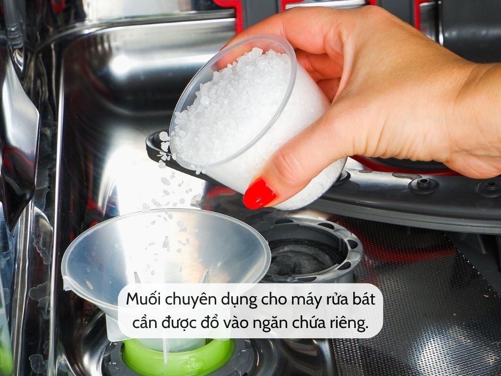 muoi-chuyen-dung-cho-may-rua-bat-can-duoc-do-vao-ngan-chua-rieng