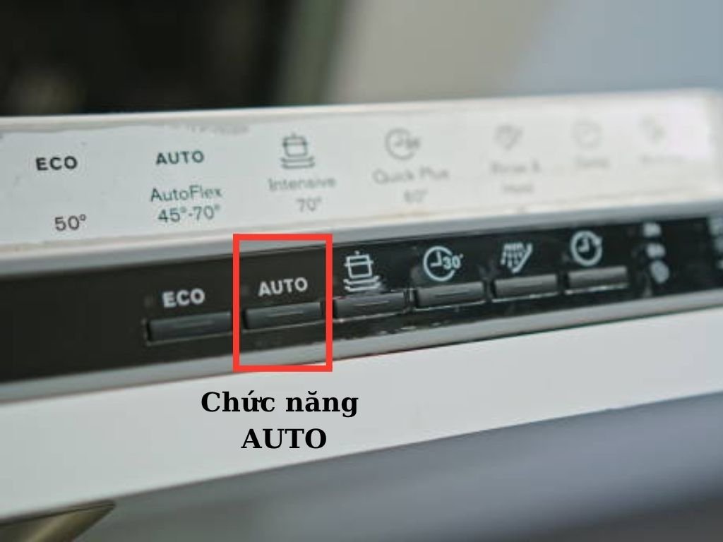 Bảng điều khiển máy rửa bát hiện đại với nút chức năng AUTO