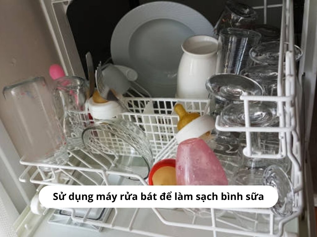 Rửa Bình Sữa Bằng Máy Rửa Bát Đúng Chuẩn có thể Diệt Khuẩn 99%